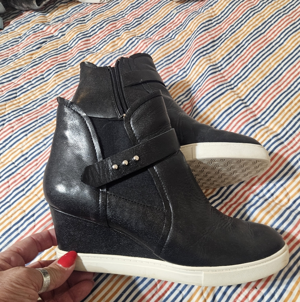 L. Paolo Wedge Boots